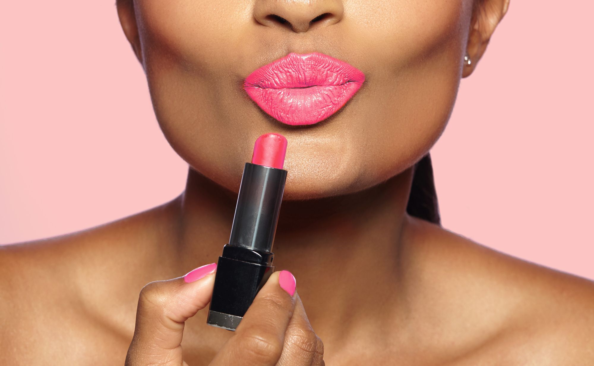 How to properly apply lip gloss for a flawless and natural look?